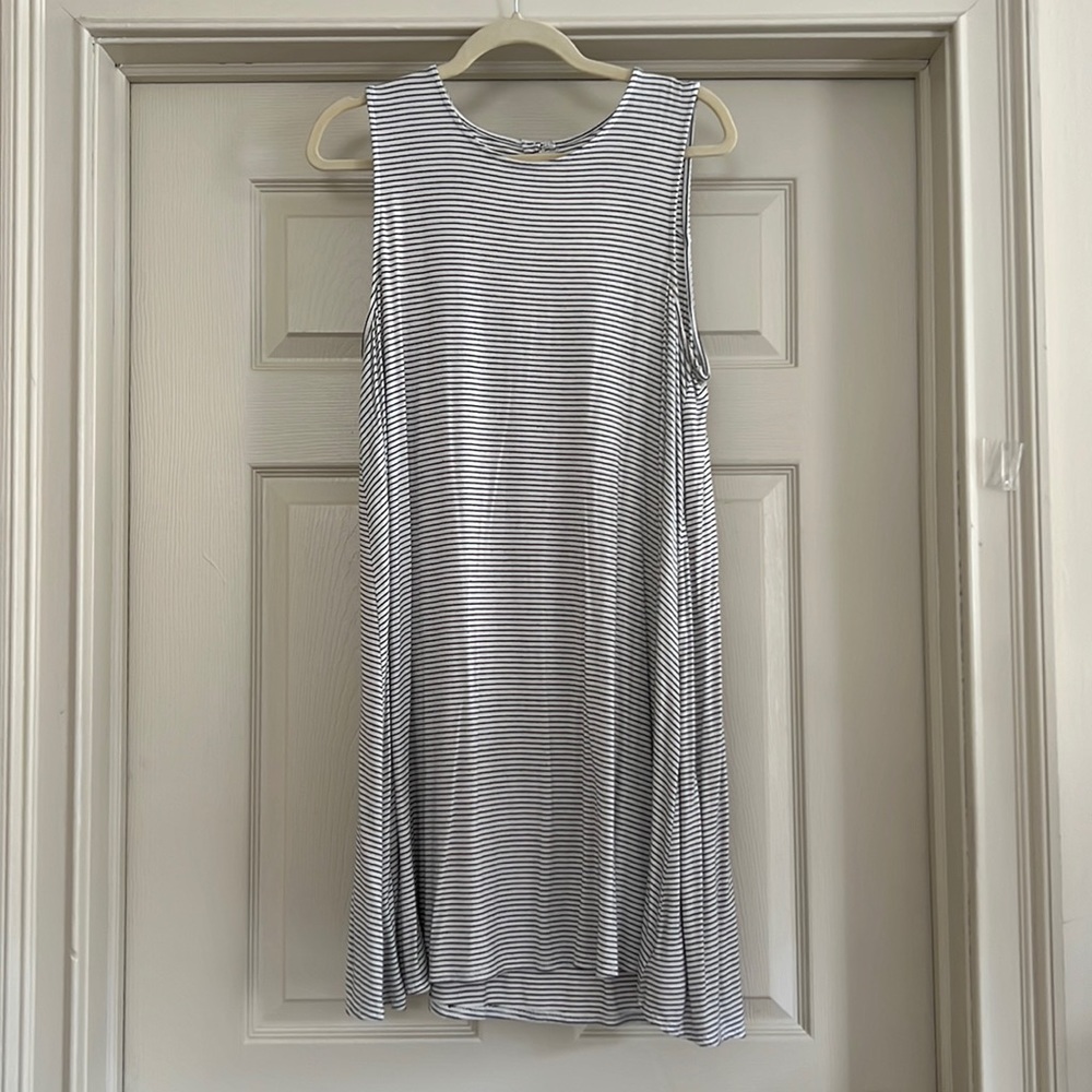 Women’s American eagle - white with black stripes sleeveless swing dress - large
